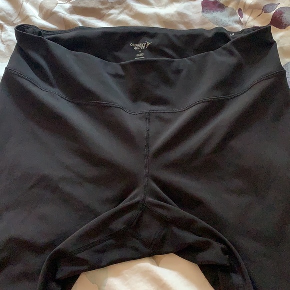 Old Navy Active workout capris - Picture 10 of 10